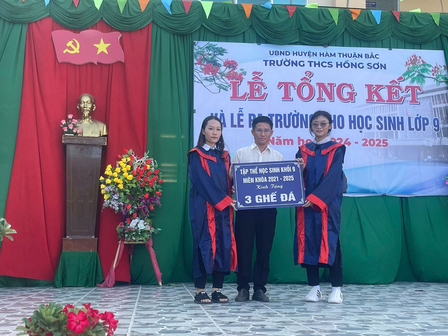 Lễ ra trường HS lớp 9 24-25