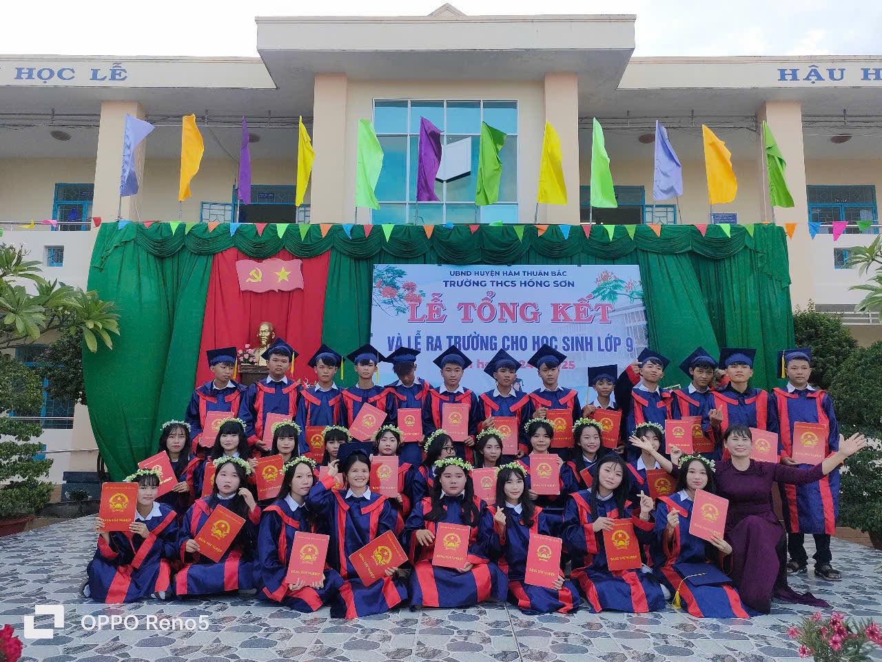 Lễ ra trường HS lớp 9 24-25