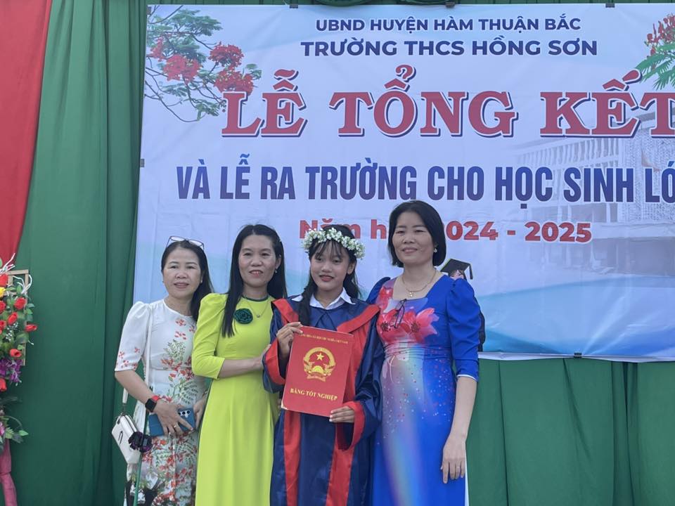 Lễ ra trường HS lớp 9 24-25