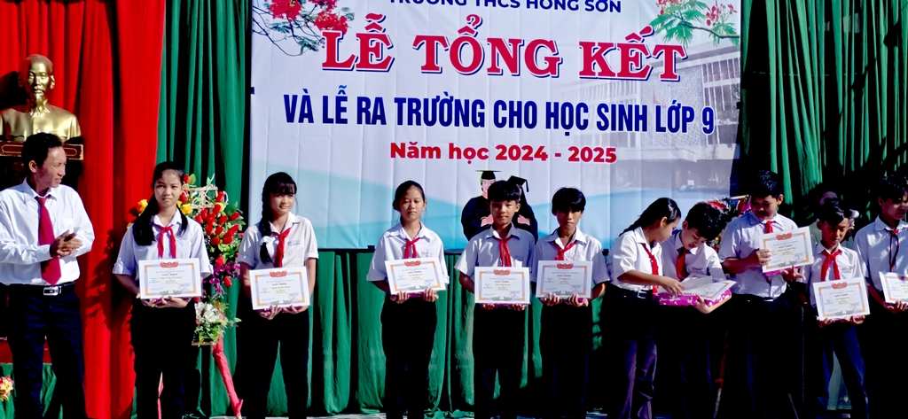Tong-ket-nam-hoc-2024-2025-110.jpg