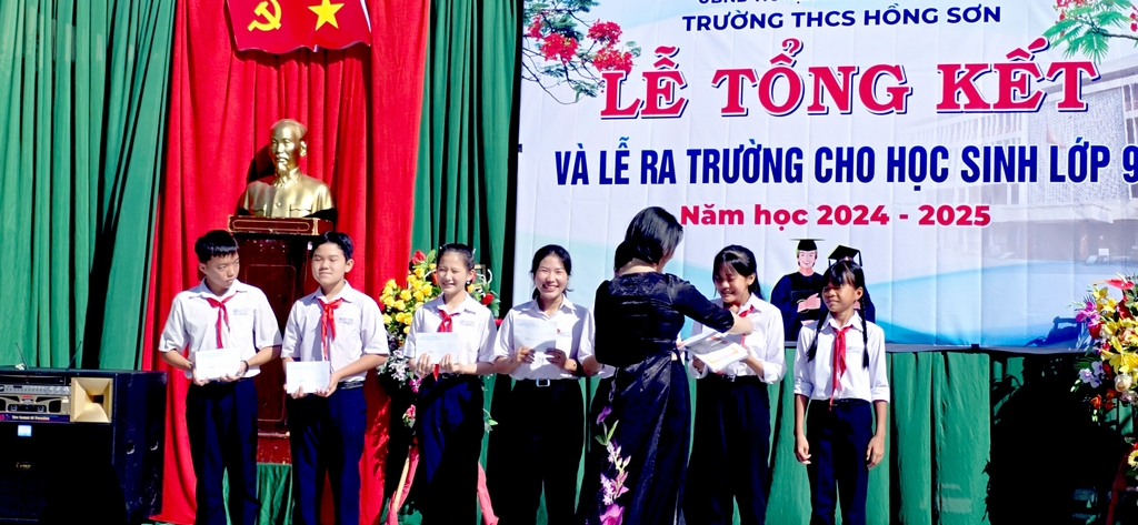 Tong-ket-nam-hoc-2024-2025-39.jpg