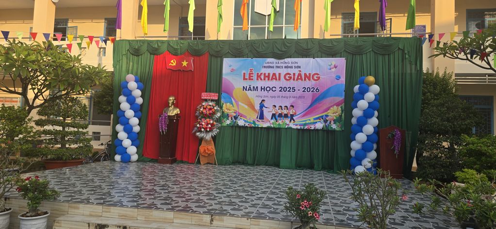 Khai-giang-2025-2026.jpg